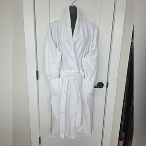 Mens CLASSIC FRANK & BAILEY Spa like Robe   
100 cotton -Crisp white like new!